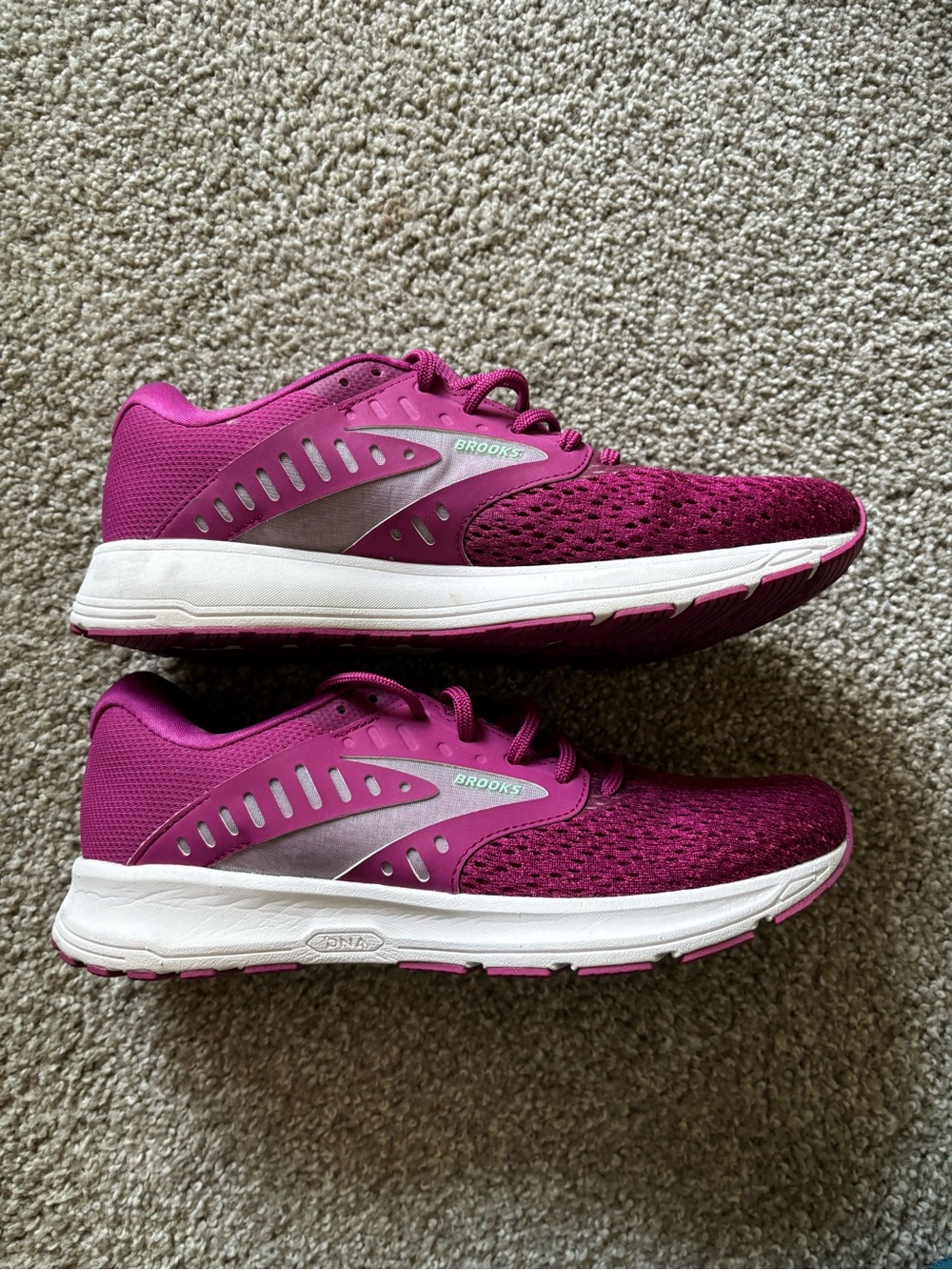 Brooks Women’s Running Shoes — Magenta Pink